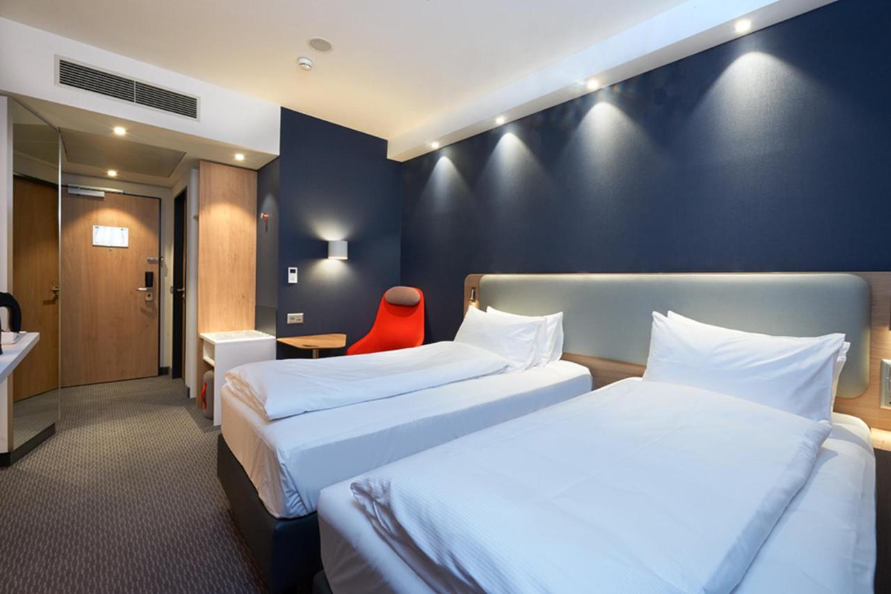 Holiday Inn Express & Suites - Basel - Allschwil By Ihg Exterior photo